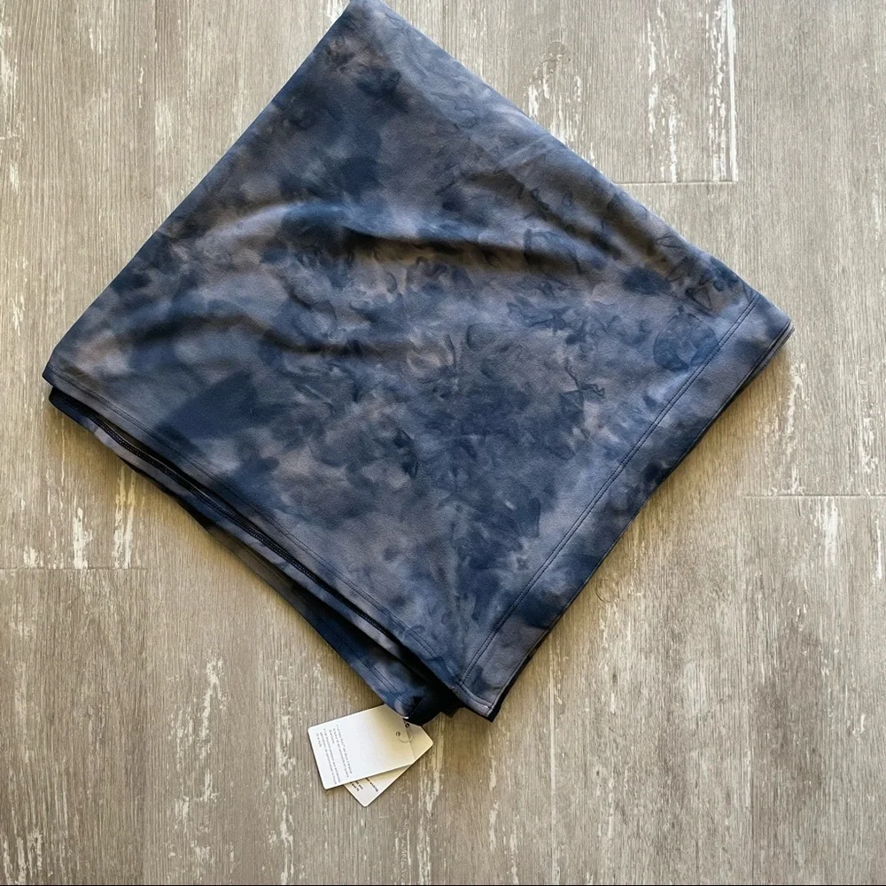 Lululemon Customizable Snap Scarf - Diamond Dye Navy - Picture 3 of 6